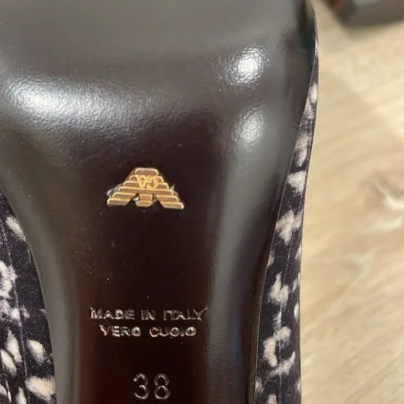 Emporio Armani Heels, Size 38 (7.5) - Picture 10 of 12